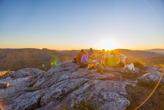 Randonnée pédestre et couché de soleil sur le mont de l'empêche dans la zec des marthes Charlevoix St Urbain, Qc Canada