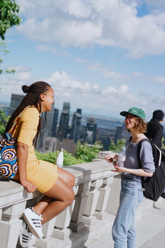 Two travelers on the edge of the Kondiaronk lookout in Montreal