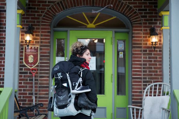 Traveler in front of the entrance to the La Malbaie hostel