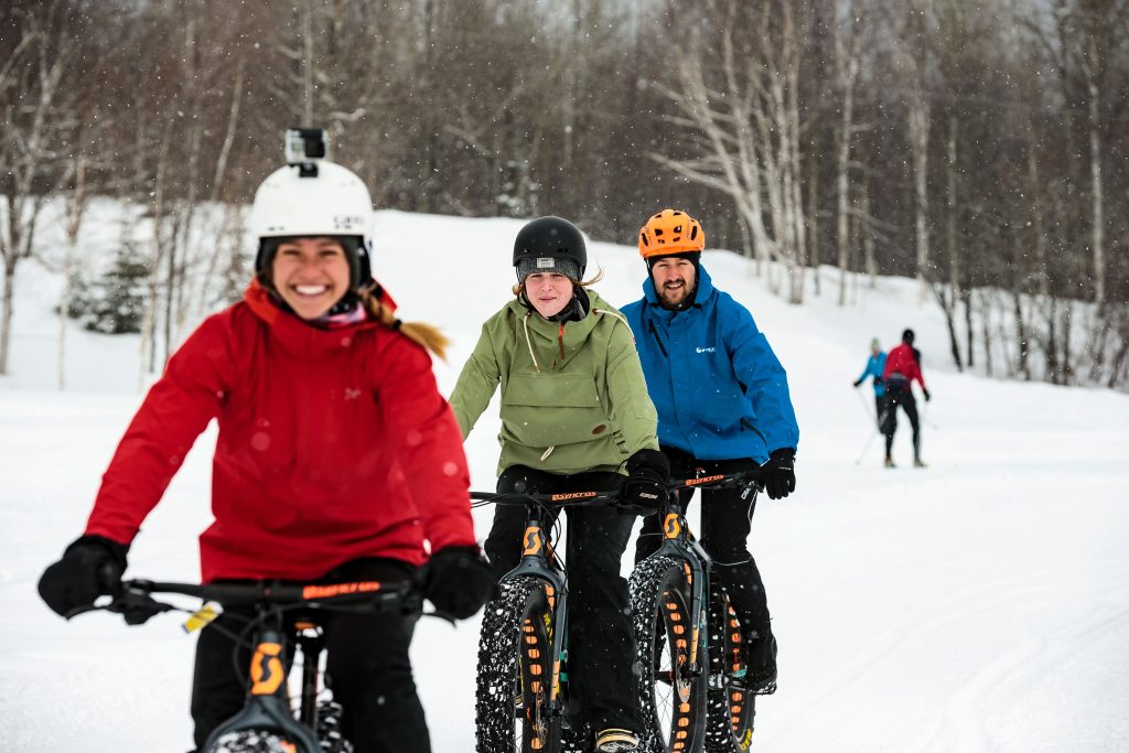 Gens qui font du «Fat Bike» en hiver