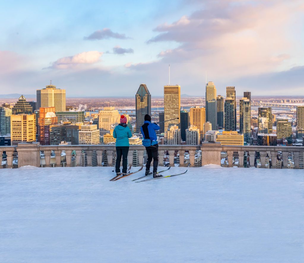 People at the Kondiaronk Belvedere in cross-country skis