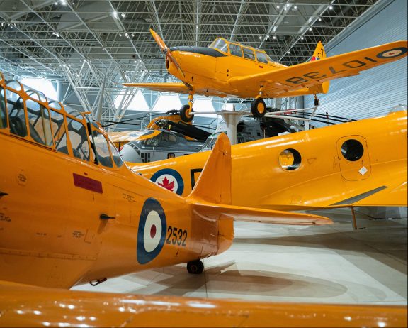 Avion jaune