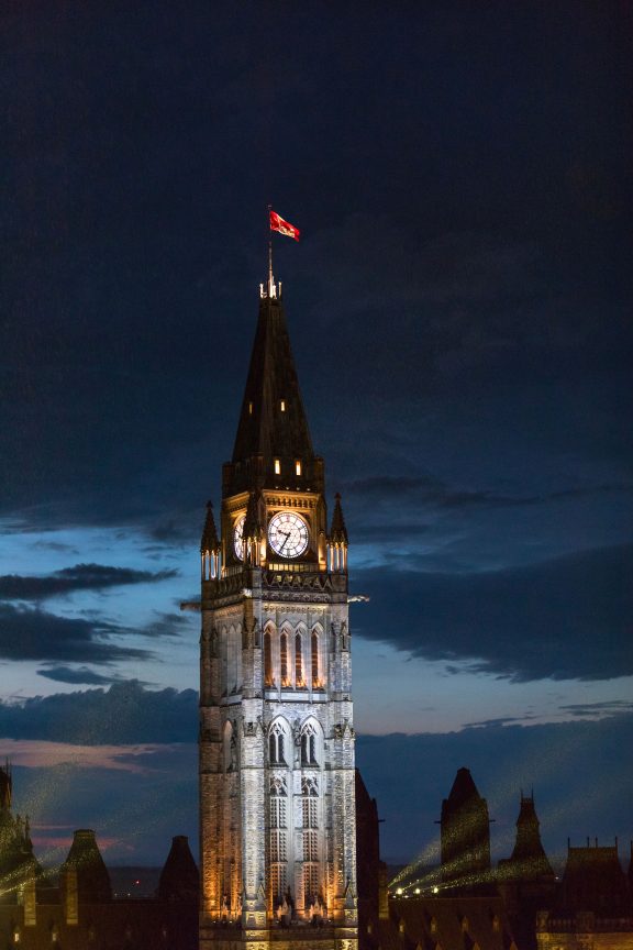 Tour de paix à Ottawa la nuit