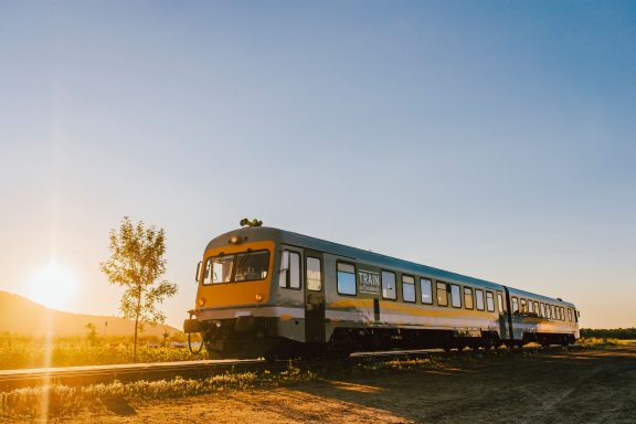 Train de Charlevoix, au coucher de soleil