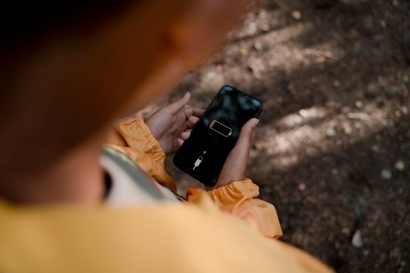 A person with a discharged cell phone