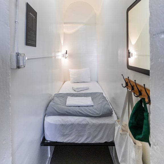 Private cell at the Saintlo Ottawa Jail hostel