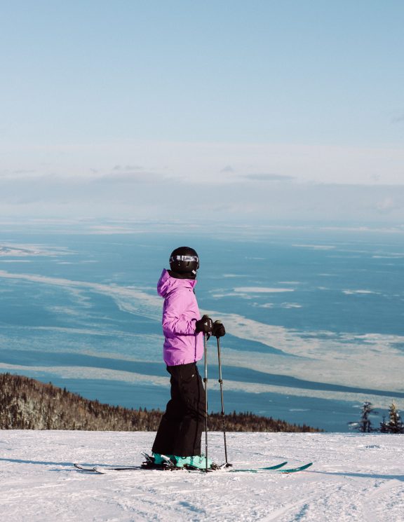 Une personne en ski