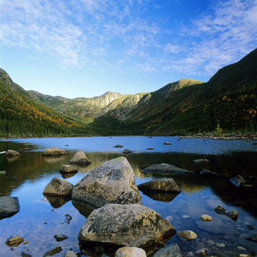 Découvre les meilleures randonnées au Québec avec les plus beaux points de vue : Gaspésie, Laurentides, Cantons-de-l'Est et Bas-Saint-Laurent.