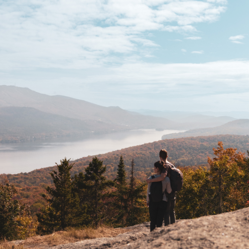 Découvre les meilleures randonnées au Québec avec les plus beaux points de vue : Gaspésie, Laurentides, Cantons-de-l'Est et Bas-Saint-Laurent.