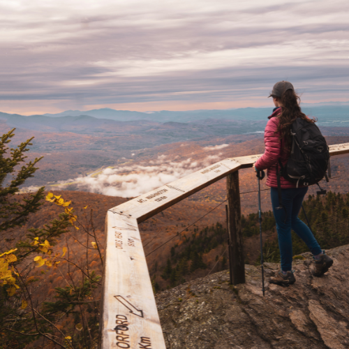 Découvre les meilleures randonnées au Québec avec les plus beaux points de vue : Gaspésie, Laurentides, Cantons-de-l'Est et Bas-Saint-Laurent.