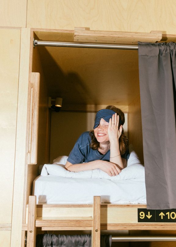 Une personne dans un pods